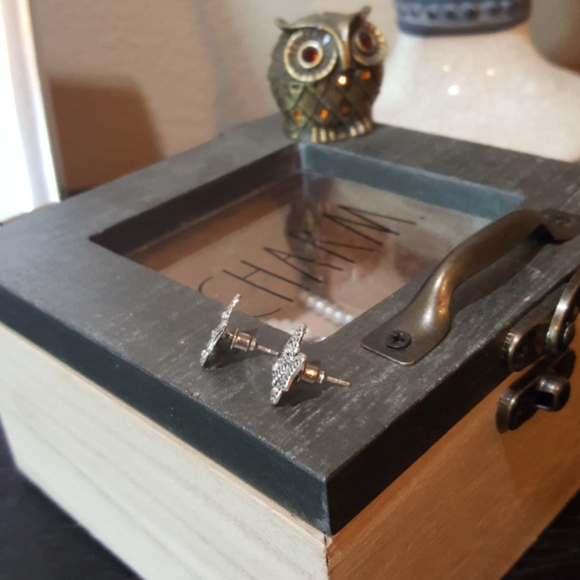 Butterfly Medium Stud Earrings Silver Alloy - Picture 5 of 7